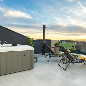 88 - Rooftop Jacuzzi & Terrace Zadar